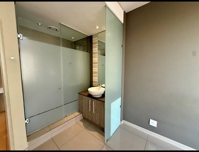 2 BEDROOM APARTMENT TO LET IN ROSEBANK